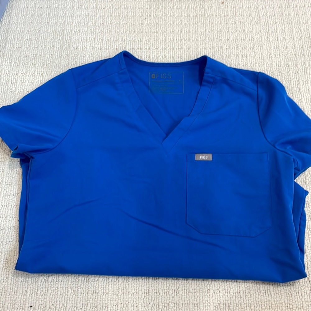 Figs scrub top
